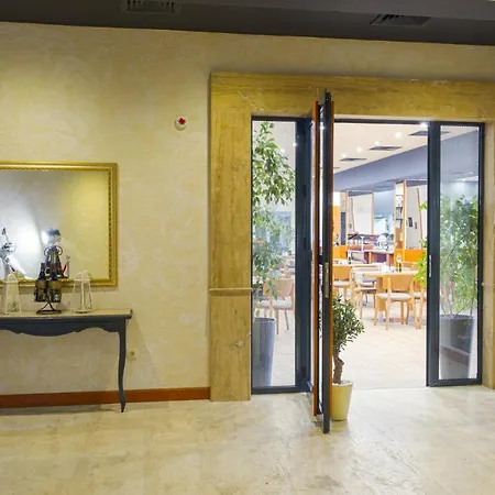 Spartak 酒店 桑丹斯基